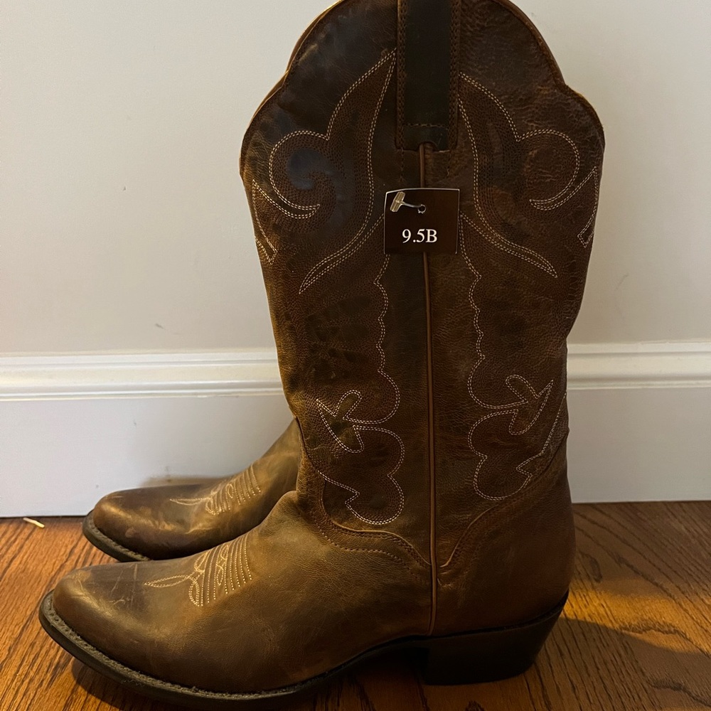 NWT cowboy boots